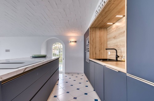 Almadraba-Canyelles Ski Chalet | VILLA LOU Roses