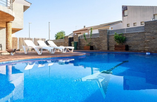 Reus Villa | Villa "Luxury Rock TIRRI" with Private Pool, Covered Terrace and Wi-Fi