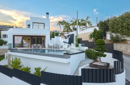 Urbanitzacio la Fustera House | Villa Mar y Monte, saltwater pool, sea and mountain views, by OYOOSTAYS
