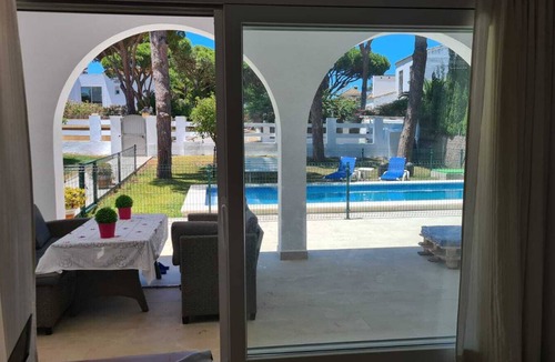 Cabo Roche Ski Chalet | Villa mit Privatem Pool in Roche, Conil de la Frontera, Spanien für 8 Personen