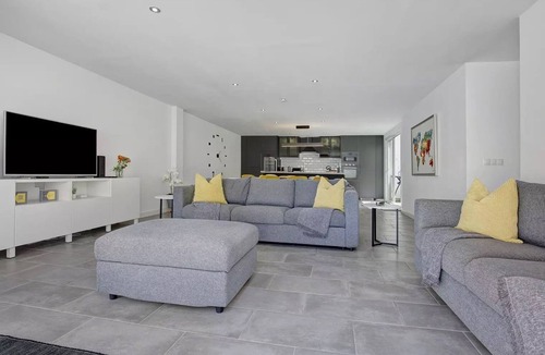 Corralejo Villa | 'Villa Pacifica' with heated pool, terrace, lounge area & Wi-Fi