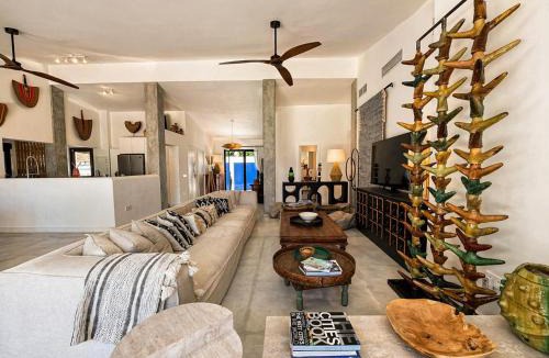 Calahonda Villa | Villa Palmerie - Private Design-Led Luxury Villa with Pool, Gardens & Mediterranean Calm - Sea view, near beach, sleeps 12