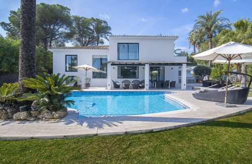 Nueva Andalucia Villa | Villa Pena Blanca - 5 bed Villa near Puerto Banus!