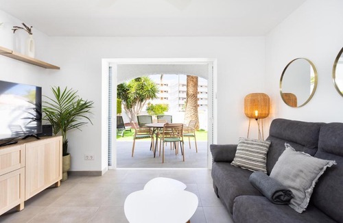 El Madronal Apartment | VILLA URBANIA Holiday Home By Sunkeyrents