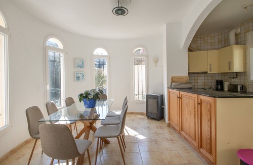 Sa Riera House | Villa with Pool Just 10 Minutes’ Walk from the Beach