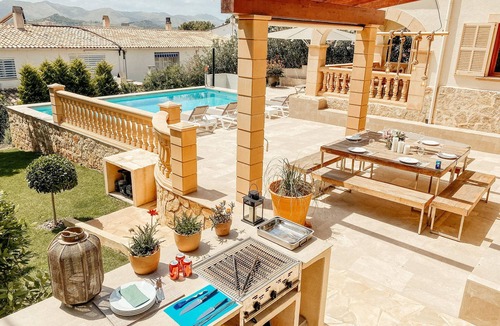 Cala Lliteres House | Villa Xapala. A holiday home in the typical Mallorcan style. Garden, pool.