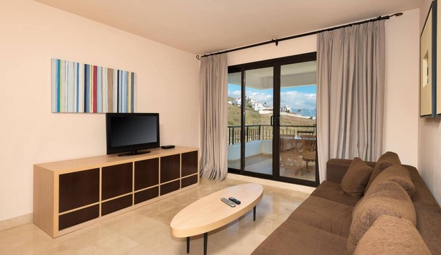 2 bedrooms apartment side sea view