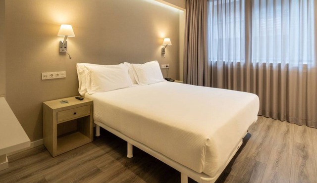 2 Comfortable Apartments w/Balcony for Pet-Friendly Bilbao Getaways