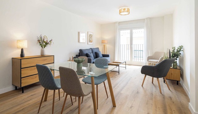 2BR for 4 Central Malaga Quiet Area by Stay Homy