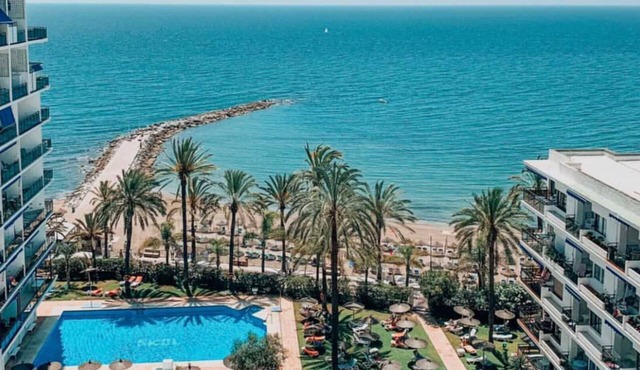 3 Pools, 3 Beds. Beach Front. TOP Renovated Apartment in Marbella Centre!