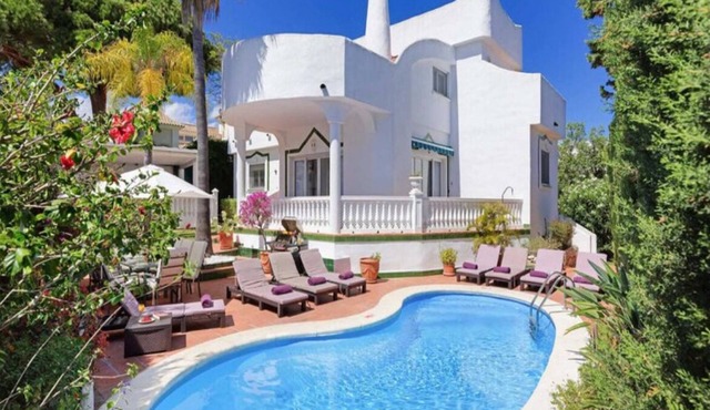 4-bedroom villa in charming Las Chapas