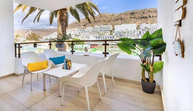5min walk from the beach! Modern renovated apartment with pool. CASA LINC