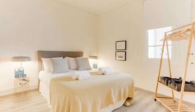 Acomodis Apartments - Large Group Stay: 20 Bedrooms, 10 Baths | Sleeps up to 40