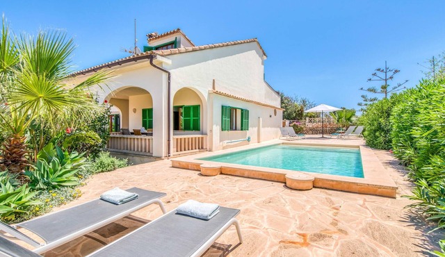 Amazing home in Cala Llombards
