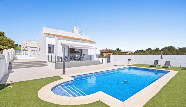 Amazing Villa in El Faro ! 400 m from the beach