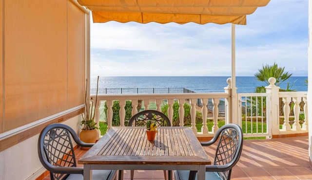'Apartamento Boquerón I' with Sea Views, Wi-Fi and Air Conditioning