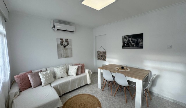 Apartment '6 Pax ·2 Double Rooms · A400m Beach' with Wi-Fi and Air Conditioning