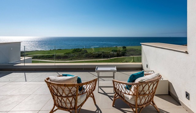 Apartment 'Apartamento Links Il' with Sea View, Wi-Fi and Air Conditioning in San Roque