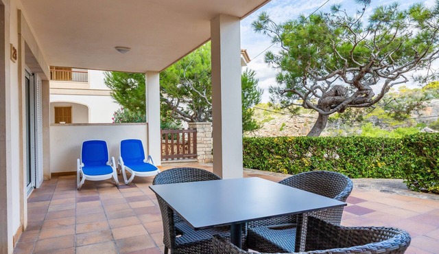 Apartment 'Apto Villa Sirena Vista Jardin' with Wi-Fi and Air Conditioning