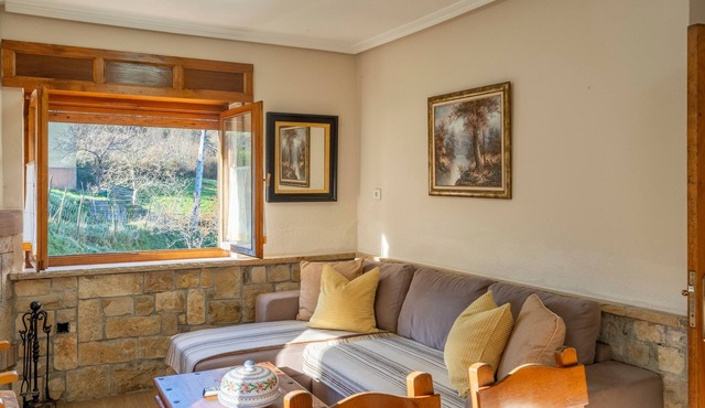 Apartment 'Casa Geli 1' in La Robellada, Onís – Sleeps 9, Pet-Friendly