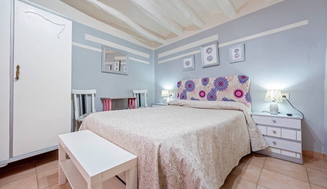 Apartment 'El Capricho De Alcorisa' with Wi-Fi for 8 Guests