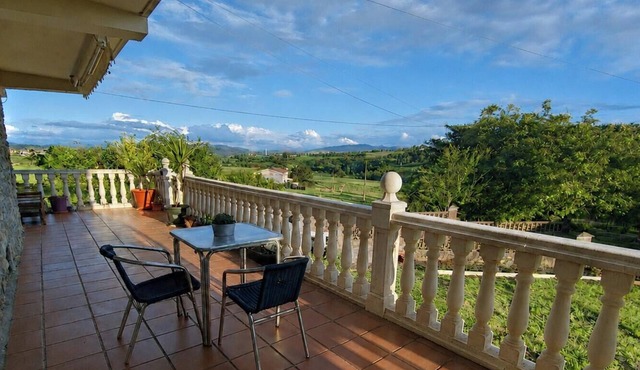 Apartment in 1 early 20th century house, five minutes from six beaches.