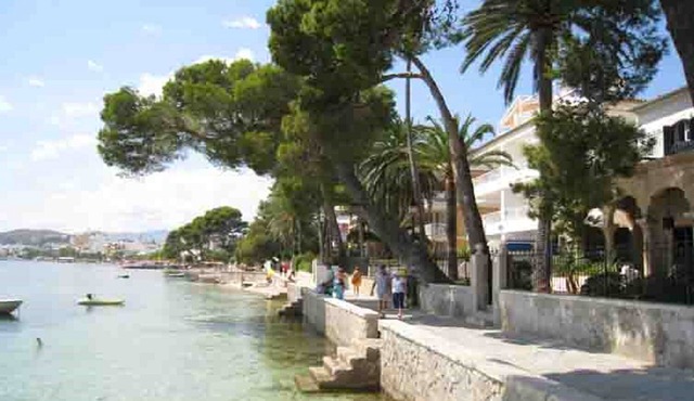 APARTMENT IN FRONT OF THE SEA ON THE PINEWALK AREA, AIR CONDITIONING AND WIFI
