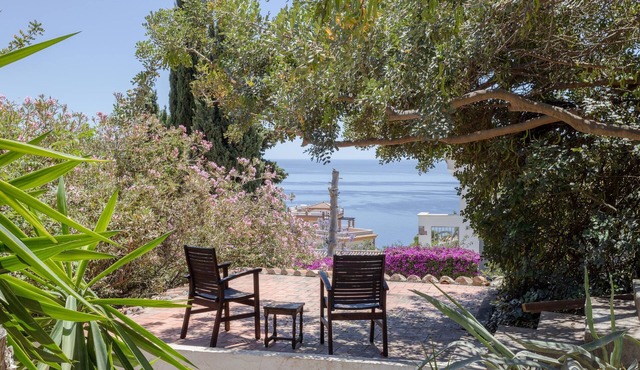 Apartment "Luna" with Shared Pool, Wi-Fi, Air Conditioning, Terrace & Garden