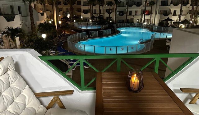 Apartment Valentina: Comfort and terrace with pool view in Lanzamar