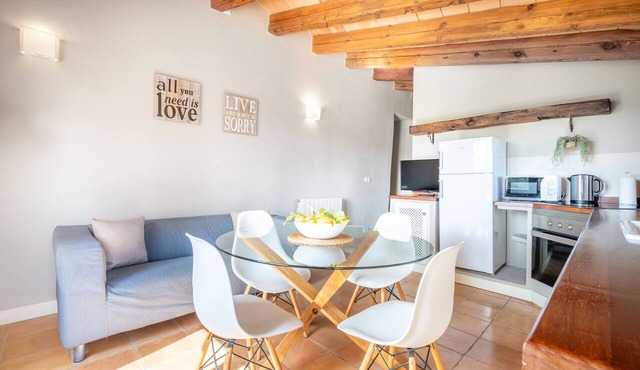 Apartment 'Vista Montaña' with Mountain View, Shared Pool and Wi-Fi