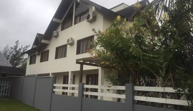 Apartment with two suites, two blocks from the sea and three from the lagoon. in Imbituba