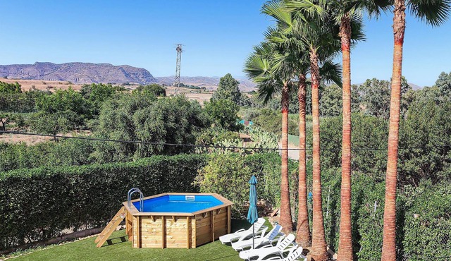 Authentic vacation home with pool awaits you in the hinterland of Malaga.