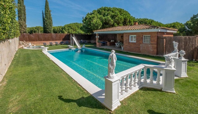 Awesome home in St Andreu d.Llavaneres