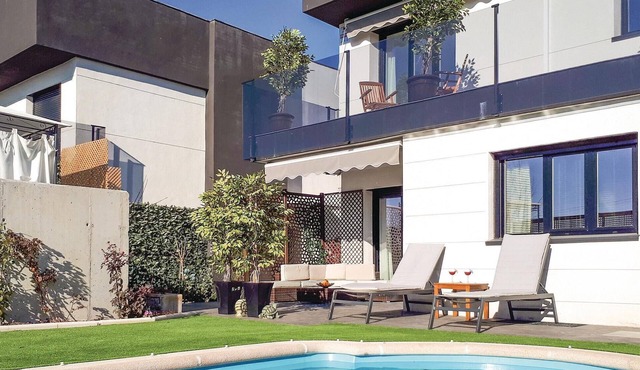 Awesome home in Arroyomolinos