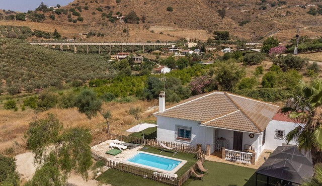 Awesome home in Cartama