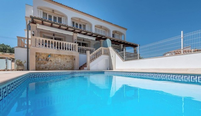 Awesome home in Portocolom with private swimming pool, can be inside or outside