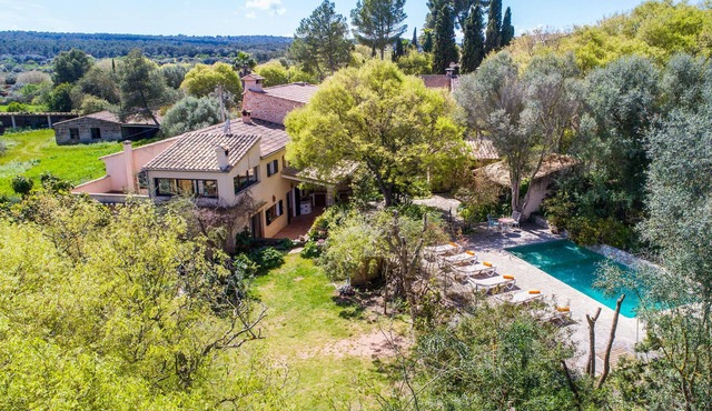 Awesome home in Ruberts with private swimming pool, can be inside or outside