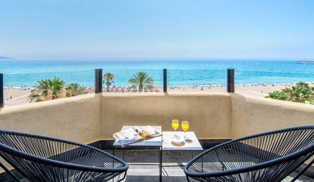 Beachfront 2BR Apartment in Central Malaga with Terrace and Modern Amenities