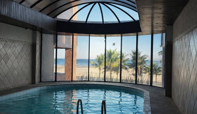 Beachfront property, 13th floor, heated pool, air conditioning in rooms in Guilhermina, sleeps 8.
