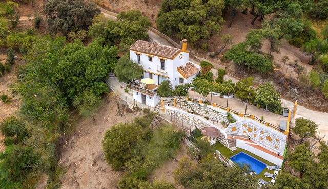 Beautiful home in Algatocin
