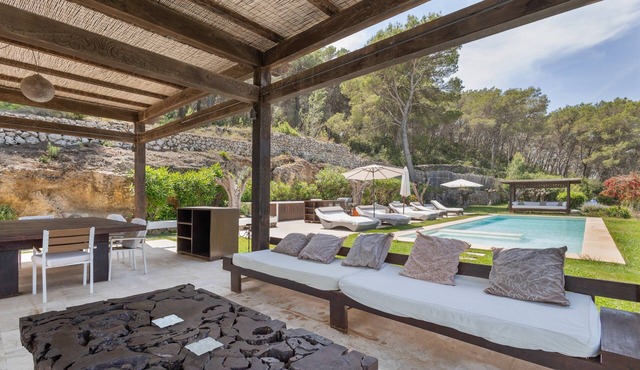 Beautiful luxury villa in Ibiza with Wi-Fi and air conditioning