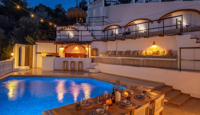Beautiful villa with pool and stunning view