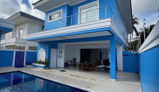 Spacious Residence with Pool in Praia do Mar Casado/Pernambuco Guarujá