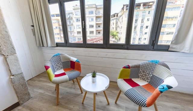 Bravissimo Rambla Eiffel 2, 3 bedrooms, located next to the Eiffel Bridge