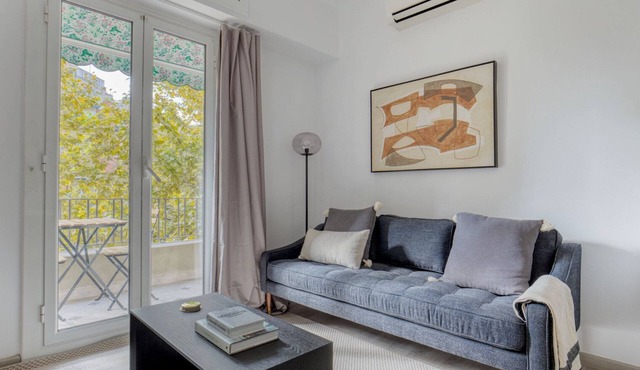 Bright Nova Esquerra de l'Eixample 3BR w/2 Balconies, by Blueground