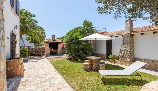 Can Jordi in Cala Llombards – Peaceful Mediterranean Retreat