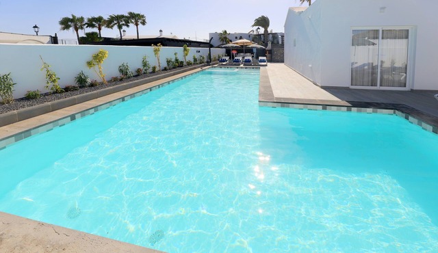 Casa El Cielo 3 bedrooms, 3 baths sleep 8 people.free A/C, Electric heated pool
