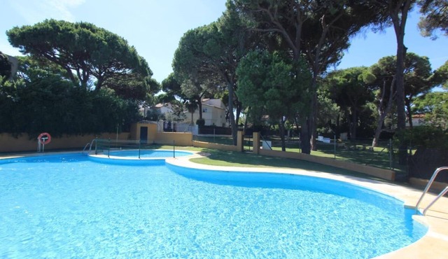 Casa Escondida - Family-friendly enjoyable villa with huge garden and communal pool in Conil Roche