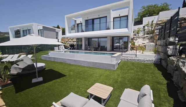 Casa M² Estepona and Marbella getaway-Sleeps 10
