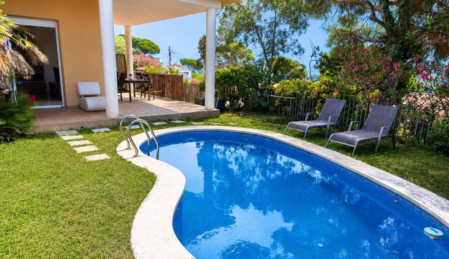 Casa Mimosa with private pool and sea views in Begur